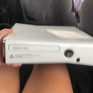 Xbox 360 slim. Remote, hdmi included! Works!